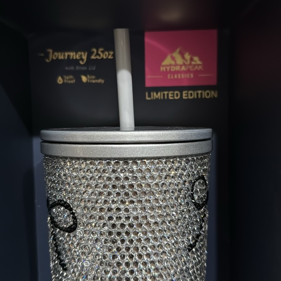 NIB Black Bow  Silver Rhinestones Hydrapeak
Tumbler 25 oz - Picture 2 of 4